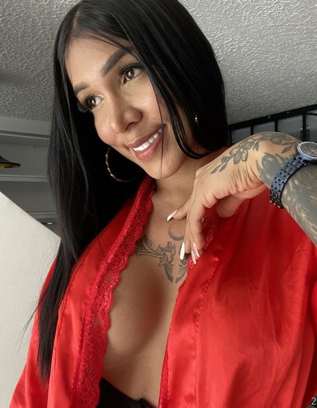 お尻を広げるオンリーファンズ ポルノ 写真