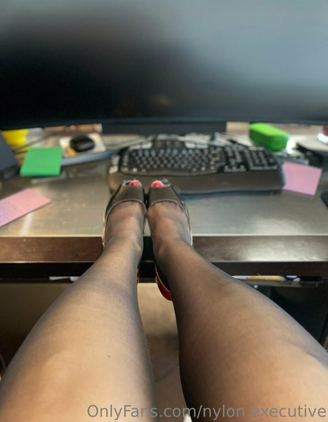 nylon executive ポルノモデル 写真