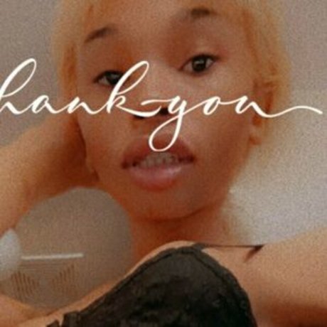 ストリップショー オンリーファンズ ホットヌード 画像