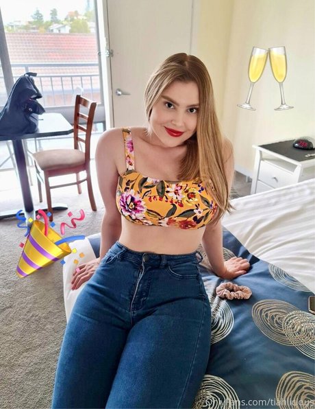 シャワー3P オンリーファンズ セクシー裸 写真