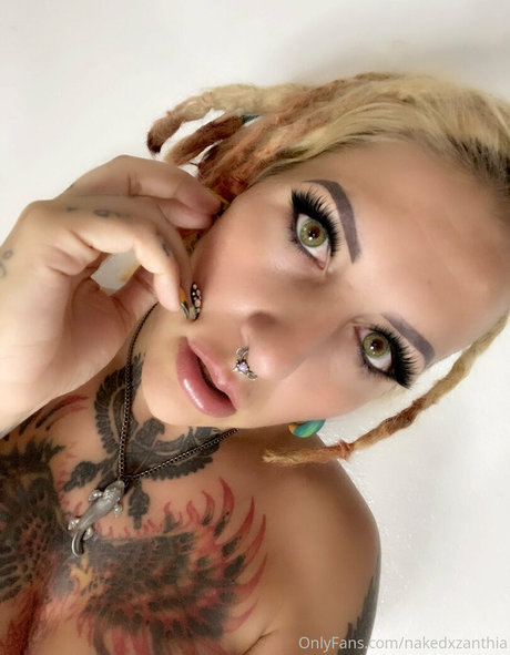 nakedxzanthia ポルノスター 独占 写真