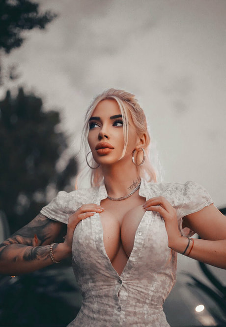 yannaluxfree アートモデル 写真