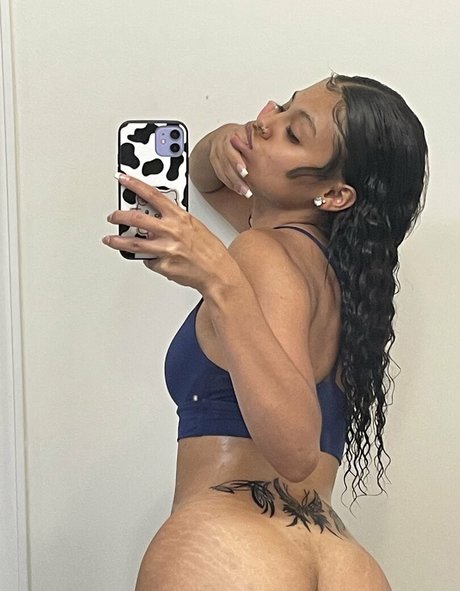 美しいベイビーオンリーファンズ セクシー裸 画像