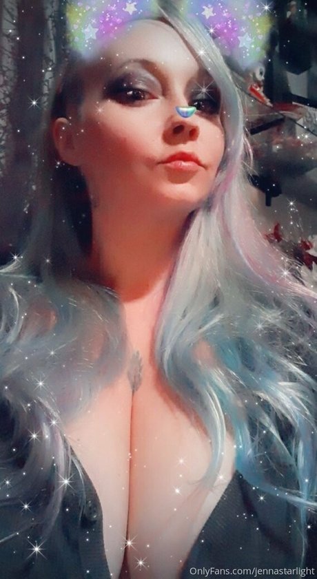 アジアンレディボーイ オンリーファンズ アート裸 写真