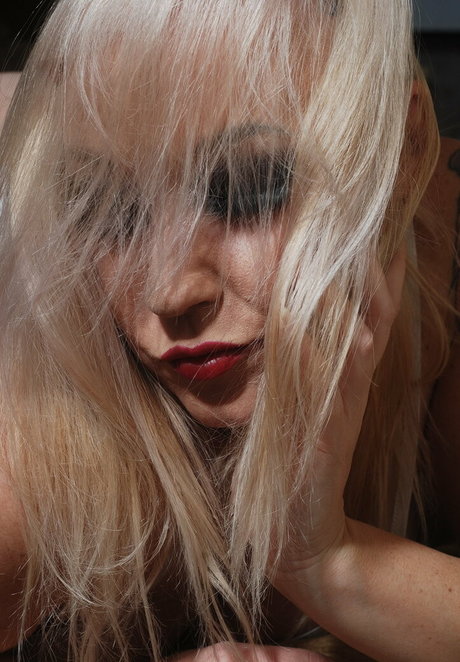 ブロンドのお尻オンリーファンズ ポルノ 写真