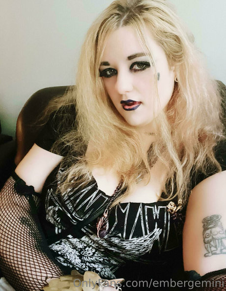 ブルネットの猫オンリーファンズ セックス 写真