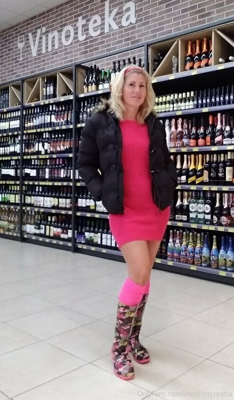 misshotcroatia ヌードのポルノスター 写真