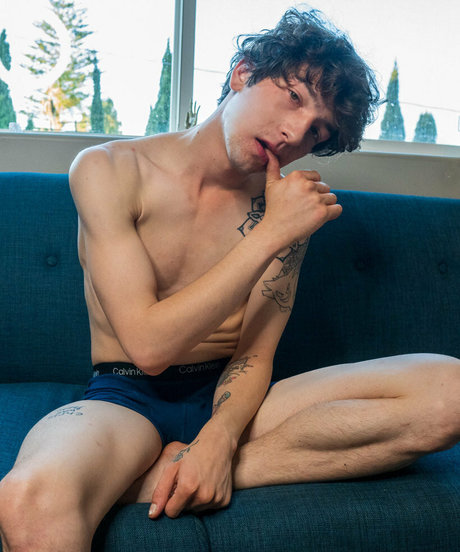 刑務所のオンリーファンズ セクシーヌード 写真