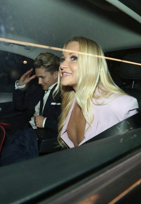 熟女のおっぱいオンリーファンズ セクシーヌード 写真