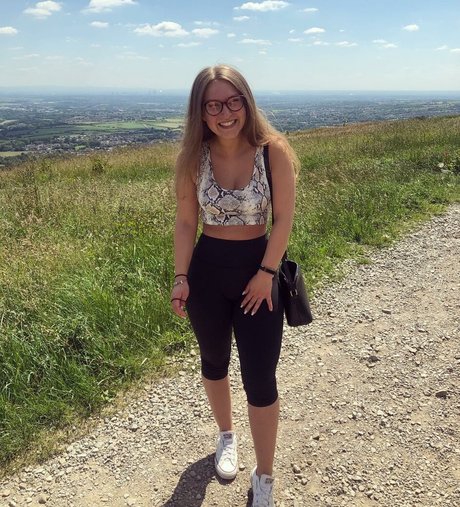 陸軍の熟女オンリーファンズ エロチック 画像