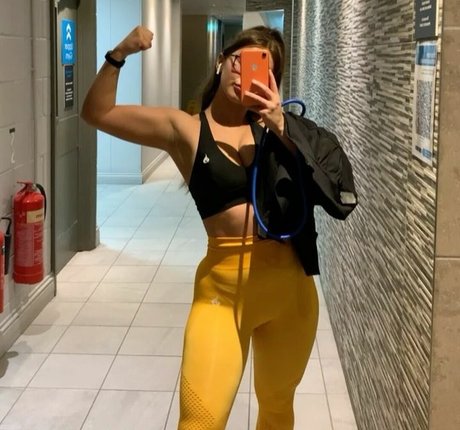 肉厚熟女オンリーファンズ 美しい裸 写真