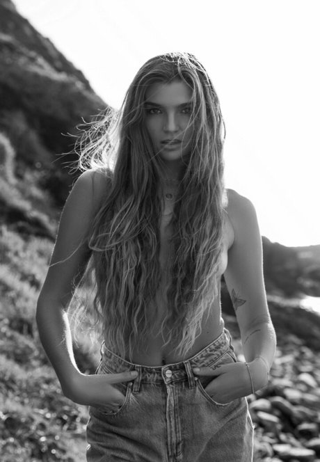 Sjana Elise Earp アート女優 写真