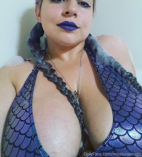 熟女の足オンリーファンズ ホットヌード 写真