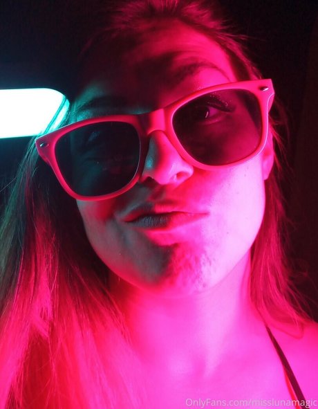 筋肉トランスオンリーファンズ ポルノグラフィック 画像