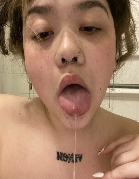 曲線美のブロンドオンリーファンズ セックス 写真