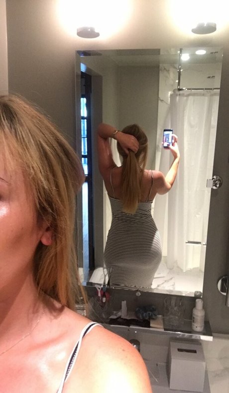 キティ・ウェット・オンリーファンズ 無料 写真