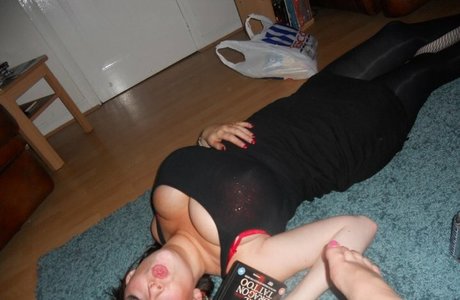 ぽっちゃりブロンドのオンリーファンズ セクシーヌード 写真