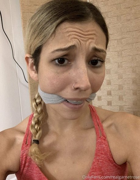 ぽっちゃりブロンドのオンリーファンズ アートヌード 画像