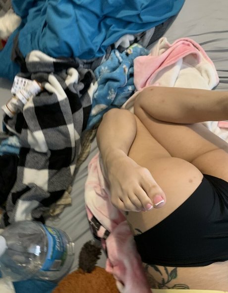 熟女の足オンリーファンズ 無料ヌード ギャラリー