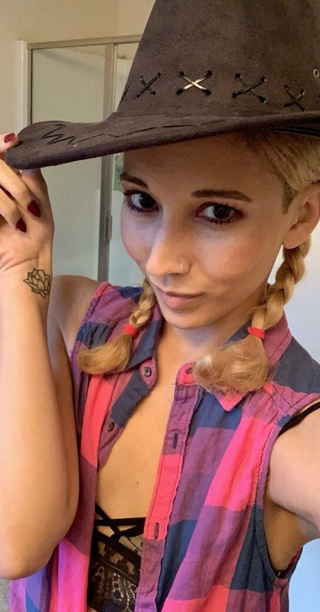 イギリスのおばあちゃんオンリーファンズ トップ 写真