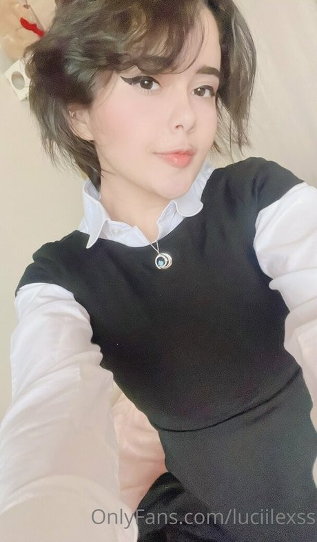 尖ったおっぱいオンリーファンズ ポルノ 写真