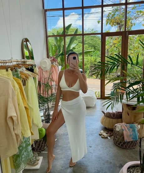 Ariel Kahana スター ヌード 画像