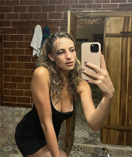 Ariel Kahana ポルノスター 美しい アーカイブ