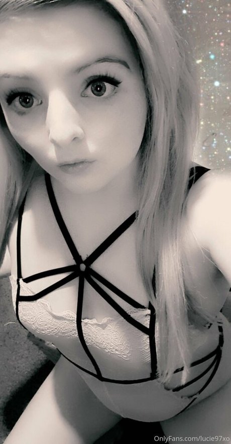 裸の女の子オンリーファンズ 素敵 写真