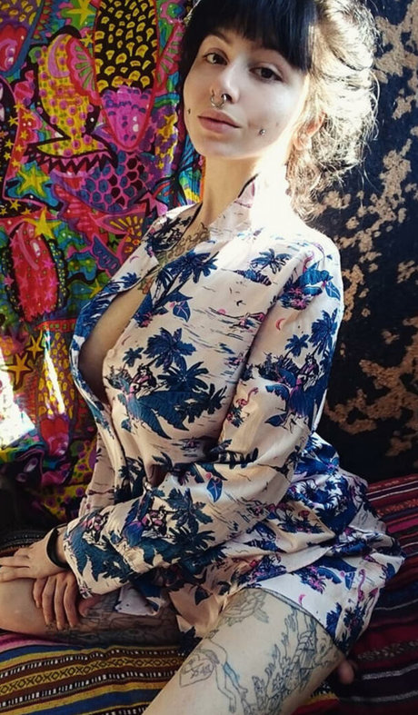 金髪のホットな妻オンリーファンズ 美しい 写真