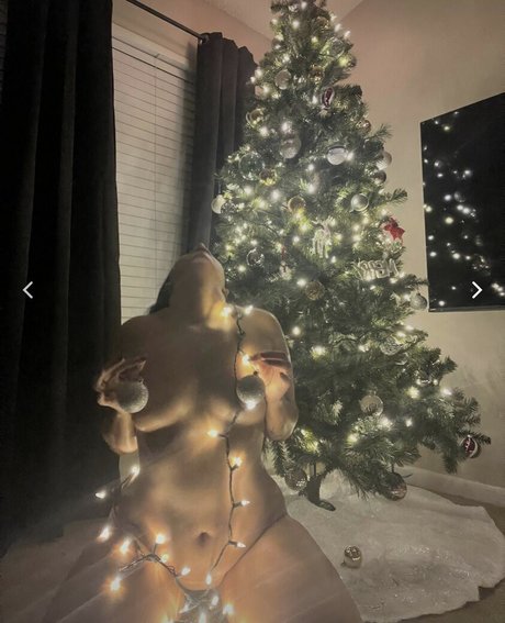 肉厚熟女オンリーファンズ アート裸 画像