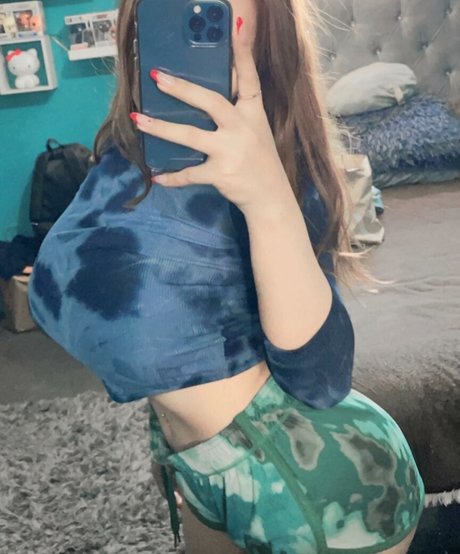 Arely Walle ヌードモデル 画像