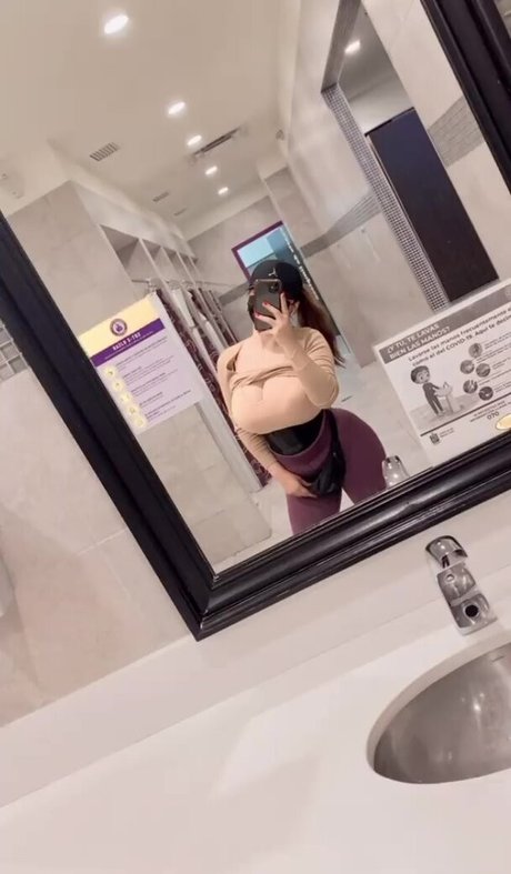 JOI オンリーファンズ 裸 ギャラリー