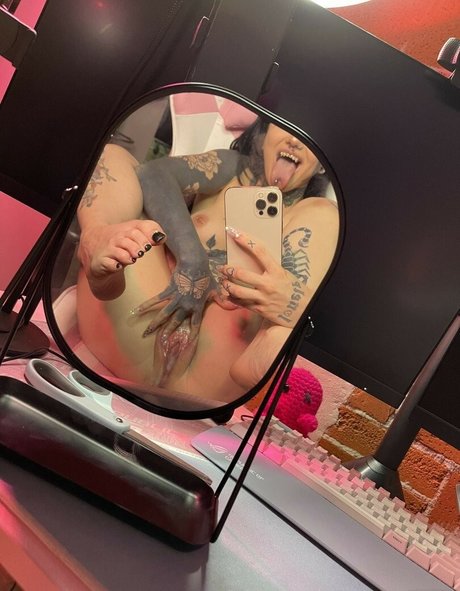 小柄な足オンリーファンズ セクシーヌード 画像