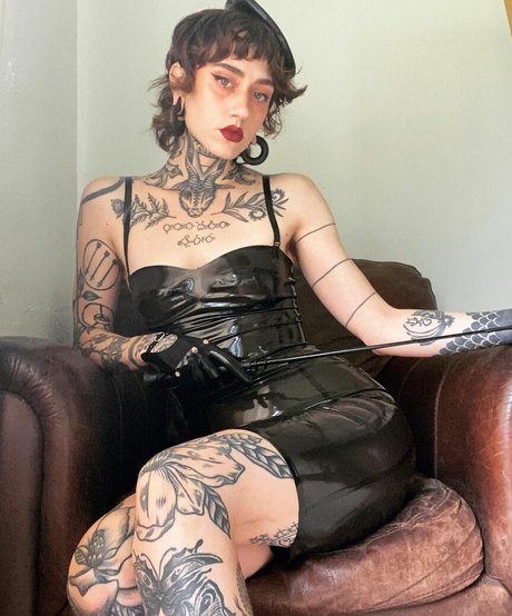 Deadnettle ヌードモデル 画像