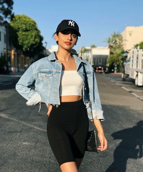 Banita Sandhu アダルトスター 写真