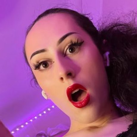 金髪の筋肉オンリーファンズ 無料セクシー 写真