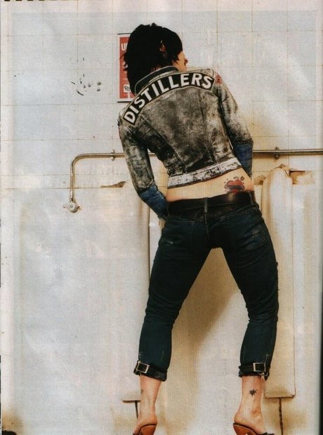 足 熟女 オンリーファンズ 可愛い 写真