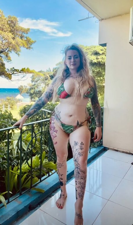 Sinead Bales ポルノモデル 画像