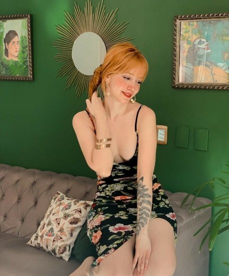 大きなプッシー唇オンリーファンズ エロチック 写真