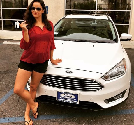 巨尻の黒人熟女オンリーファンズ アート裸 ギャラリー