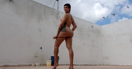 フィットネスアナルオンリーファンズ ヌード 画像