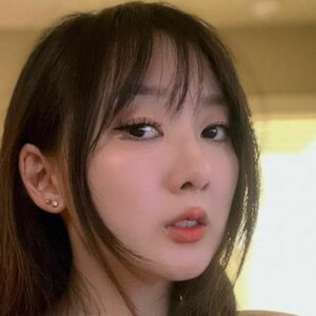 Ceweina エロティックなスター 写真