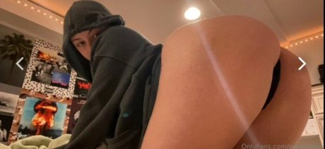 Empyreee ポルノスター 写真