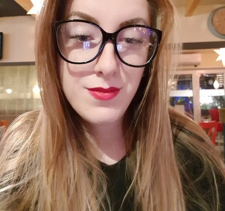 ぽっちゃり巨乳オンリーファンズ アートポルノ アーカイブ