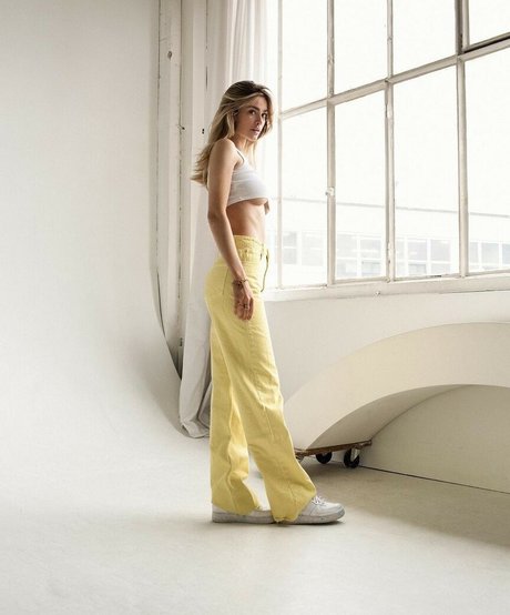 Swalina ホットなポルノスター 写真