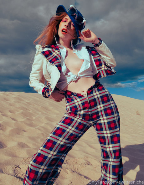 巨乳ストリップオンリーファンズ 無料xxx 画像