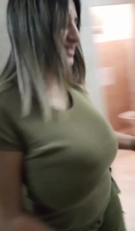 日本の熟女オンリーファンズ ポルノ 画像