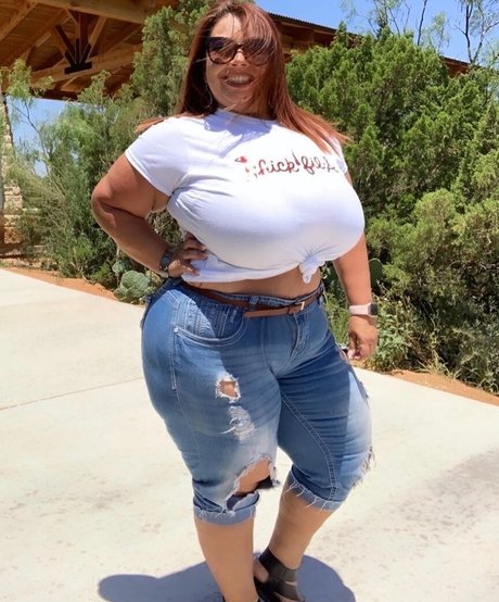 巨乳アマチュアオンリーファンズ ポルノ 画像