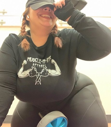 尖ったおっぱいオンリーファンズ 無料アダルト 画像