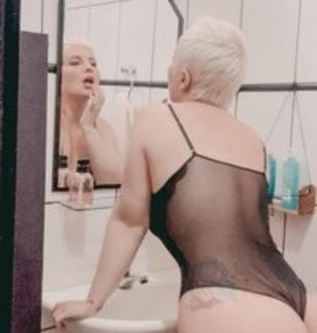 Aline Valentin XXXモデル ギャラリー